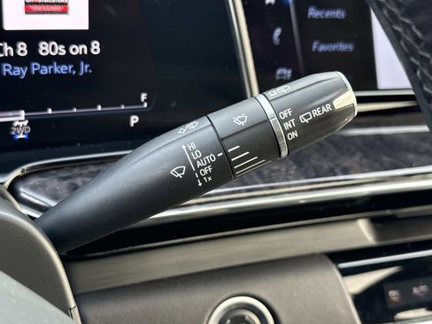 Used 2021 Cadillac Escalade Premium Luxury image 11