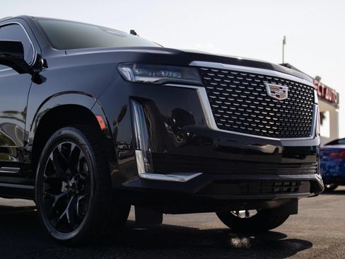 Used 2021 Cadillac Escalade ESV Premium Luxury w/ Driver Assist Tech Package AWD/4WD image 3