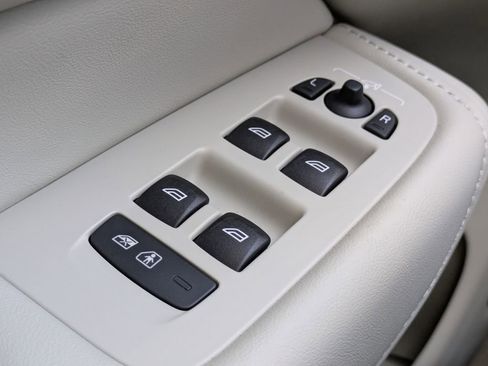 New 2026 Volvo XC60 B5 Ultra w/ Protection Package Premier image 34