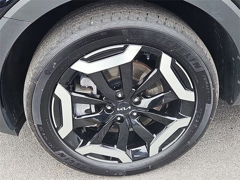 Used 2024 Kia Telluride EX w/ EX Captain's Chair Package image 7