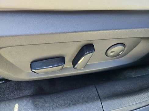 Used 2025 Mitsubishi Outlander SE image 28