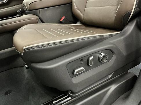 New 2026 GMC Yukon Denali Ultimate w/ LPO, Floor Liner Package AWD/4WD image 21