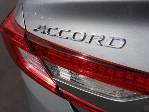 Used 2018 Honda Accord Touring image 6