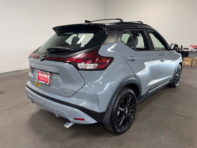 Used 2021 Nissan Kicks SR w/ SR Premium Package FWD image 3
