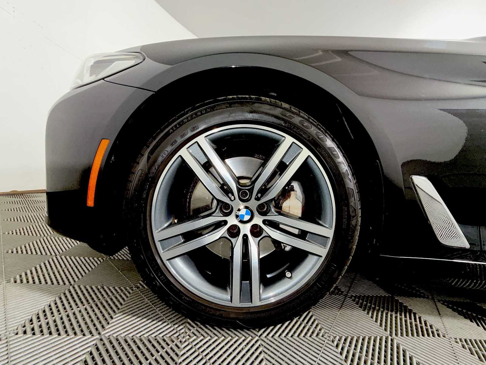 Used 2023 BMW 530i xDrive w/ Convenience Package AWD/4WD image 8