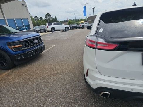Used 2022 Ford Edge ST w/ Equipment Group 401A image 8