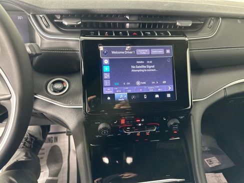 New 2025 Jeep Grand Cherokee Altitude image 29