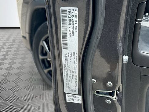 Used 2023 Jeep Compass Latitude w/ Sun and Sound Group AWD/4WD image 34