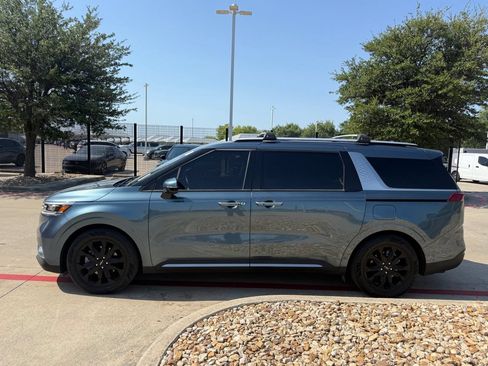 Used 2024 Kia Carnival SX Prestige FWD image 2
