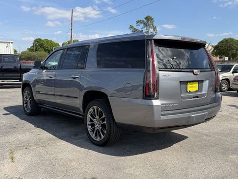 Used 2019 Cadillac Escalade ESV Platinum w/ Escalade Sport Edition image 9