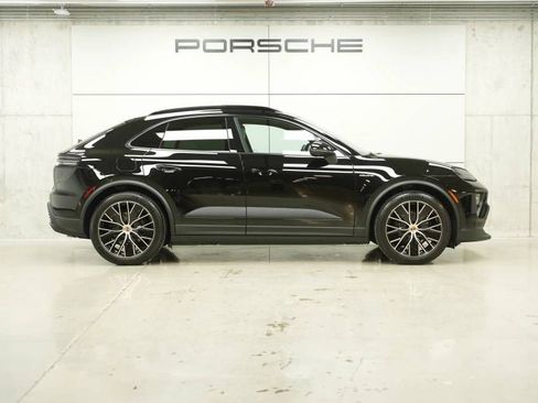 New 2026 Porsche Macan 4 Electric AWD/4WD image 8
