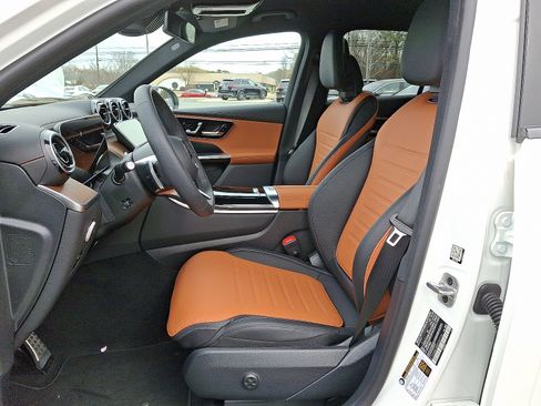 Certified 2025 Mercedes-Benz GLC 300 4MATIC image 12