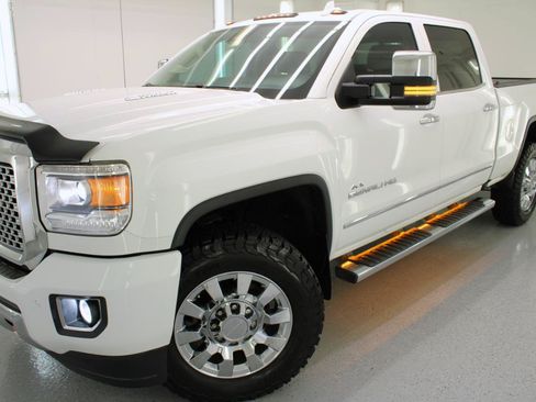 Used 2016 GMC Sierra 2500 Denali w/ Duramax Plus Package AWD/4WD image 13