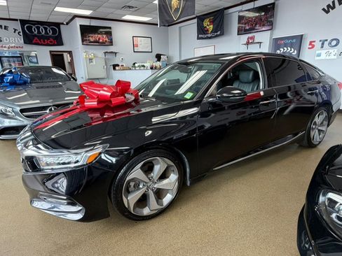Used 2018 Honda Accord Touring image 7