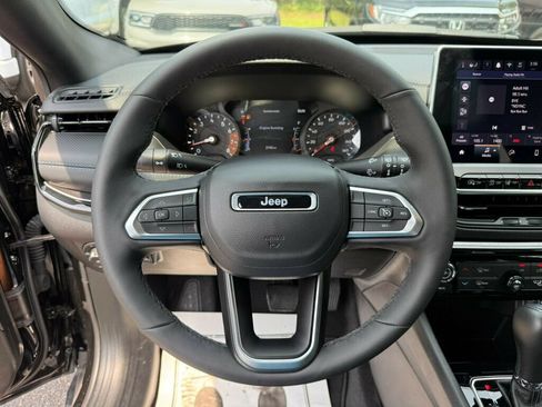 Used 2026 Jeep Compass Latitude AWD/4WD image 5
