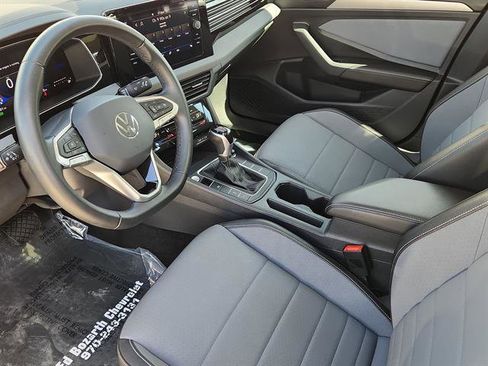 Used 2025 Volkswagen Jetta SE image 8