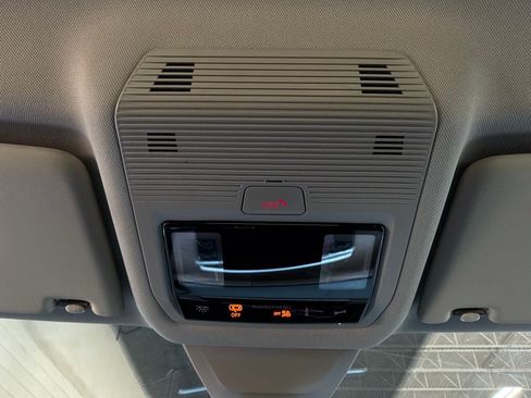 Used 2026 Volkswagen Atlas SE FWD image 19