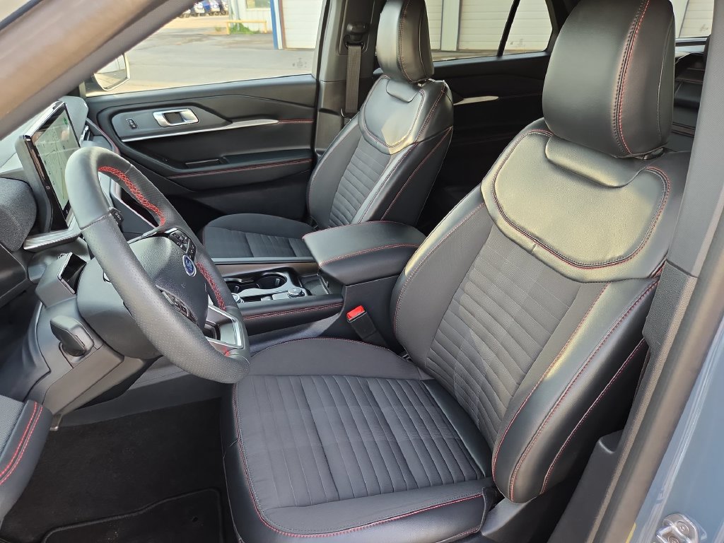 Used 2025 Ford Explorer ST-Line RWD image 16