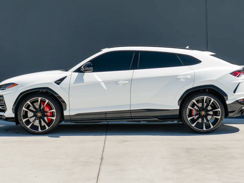 Used 2021 Lamborghini Urus AWD/4WD image 2