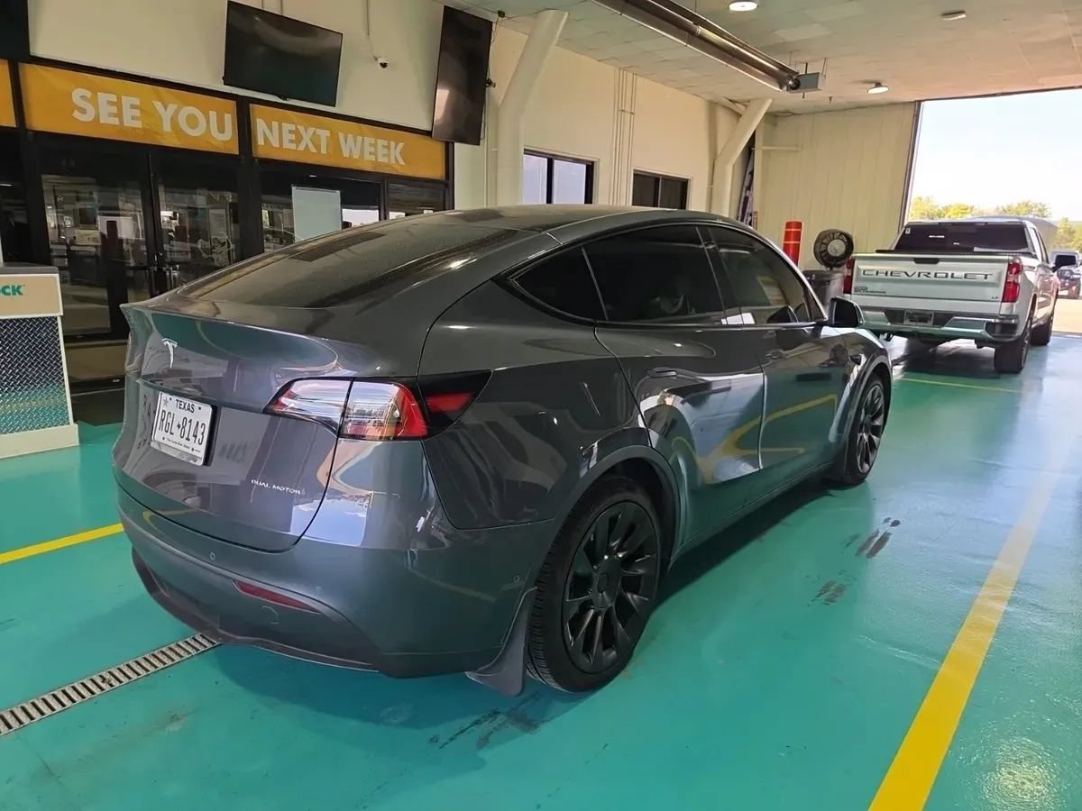 Used 2021 Tesla Model Y Long Range AWD/4WD image 3