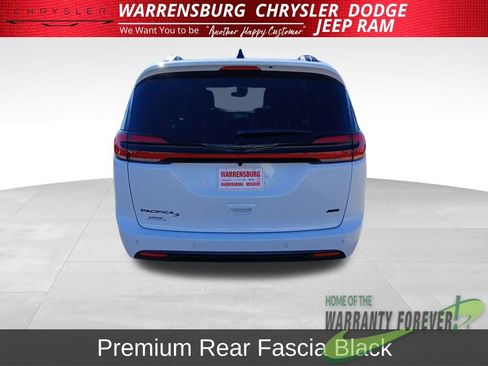New 2026 Chrysler Pacifica Select image 6