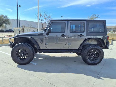 Used 2018 Jeep Wrangler Unlimited Sport w/ Connectivity Group image 8