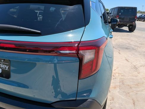 Certified 2025 Kia Seltos EX FWD image 11