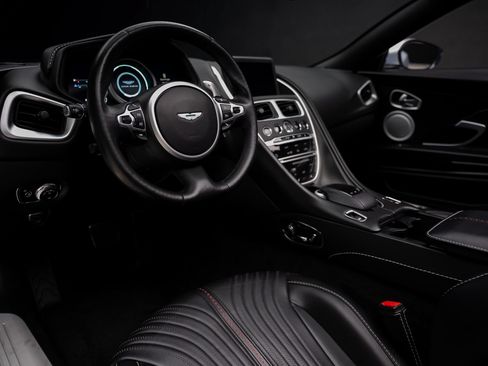 Used 2019 Aston Martin DB11 Volante RWD image 2