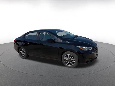 Used 2025 Nissan Versa SV FWD image 2