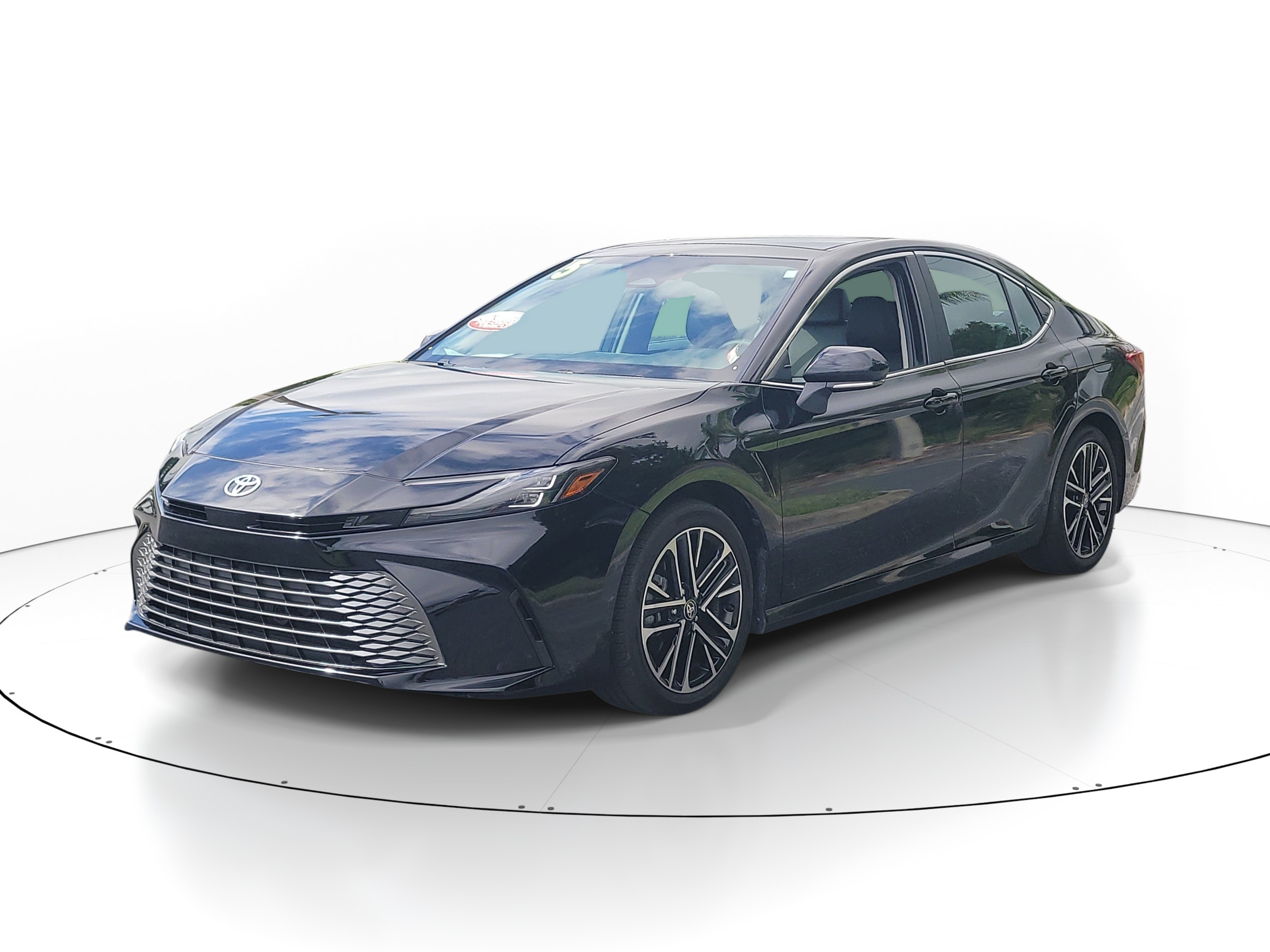 Certified 2025 Toyota Camry XLE FWD image 3