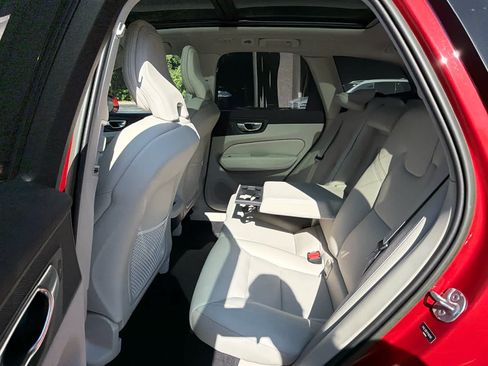 Used 2023 Volvo XC60 B5 Plus AWD/4WD image 21