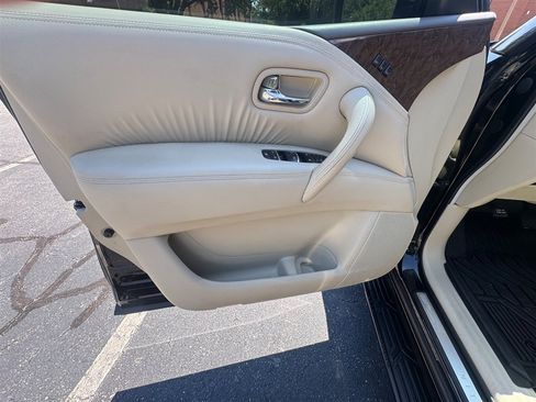 Used 2017 INFINITI QX80 4WD w/ Driver Assistance Package image 19