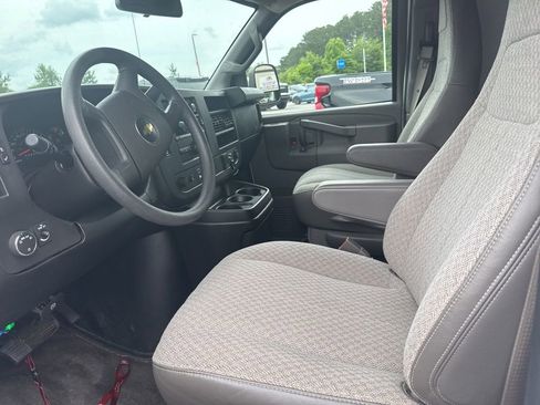 Used 2019 Chevrolet Express 2500 RWD image 13