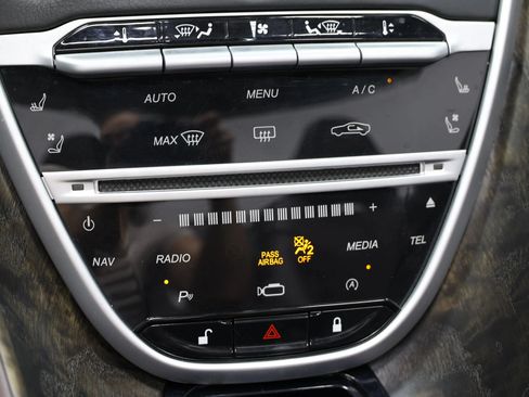 Used 2019 Aston Martin DB11 Volante RWD image 39