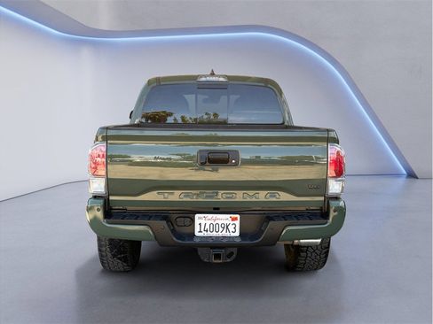 Used 2022 Toyota Tacoma TRD Sport w/ Technology Package RWD image 5