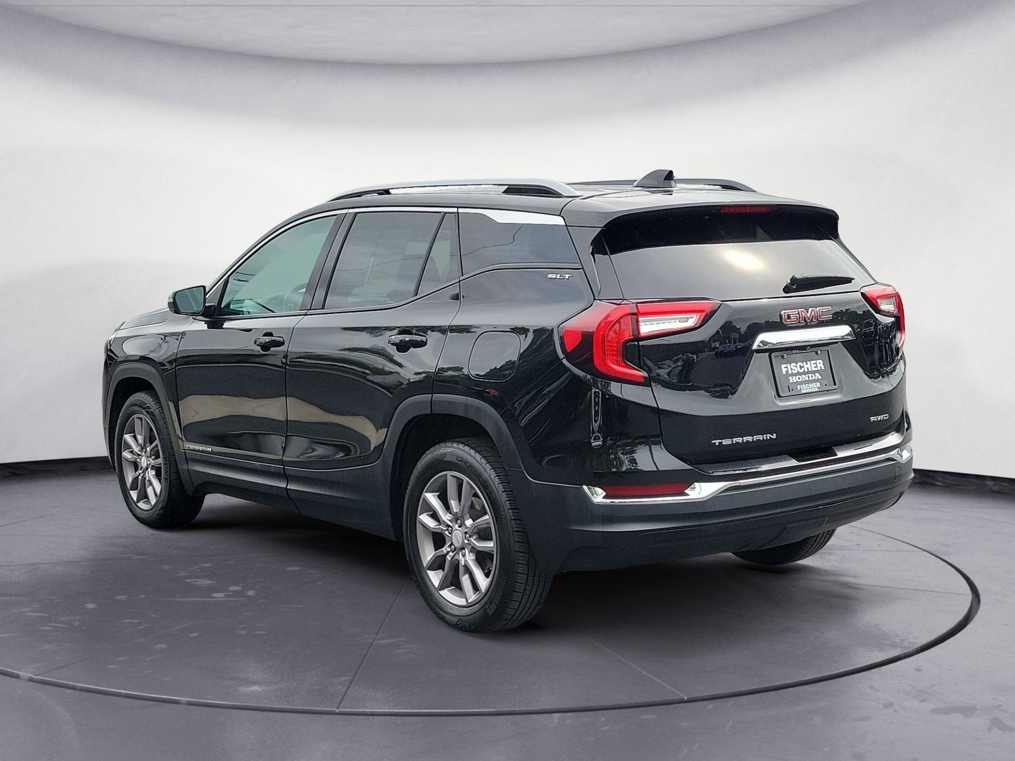 Used 2024 GMC Terrain SLT AWD/4WD image 4
