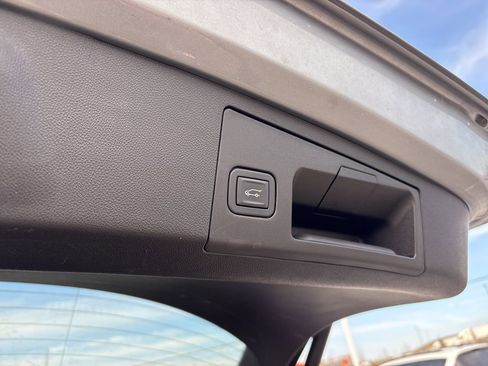 Used 2023 Cadillac XT4 Premium Luxury image 15