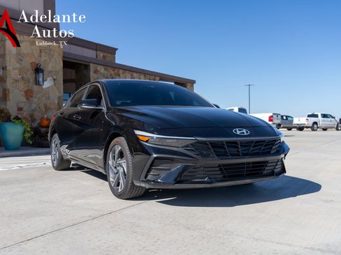 Used 2025 Hyundai Elantra Sport image 2