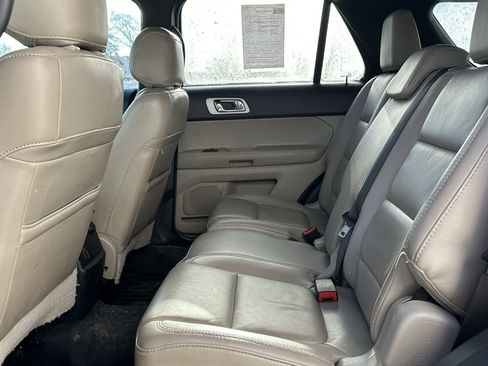 Used 2015 Ford Explorer XLT w/ Equipment Group 202A image 14