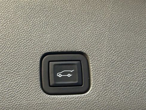 Used 2024 Cadillac XT6 Premium Luxury w/ Technology Package image 18