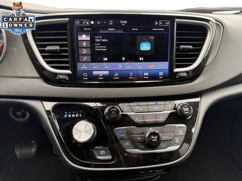 Used 2025 Chrysler Pacifica Select FWD image 11