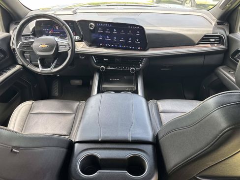 Used 2025 Chevrolet Suburban Premier AWD/4WD image 27