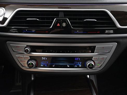 Used 2020 BMW 750i xDrive w/ M Sport Package AWD/4WD image 45