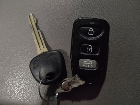 Used 2017 Hyundai Elantra SE image 32