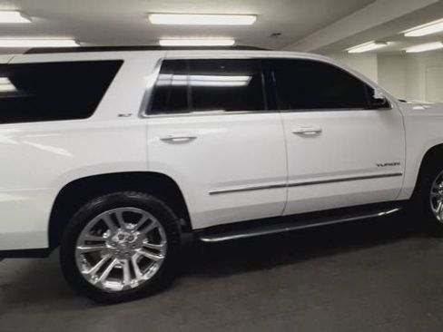 Certified 2017 GMC Yukon SLT w/ Premium Edition AWD/4WD image 9