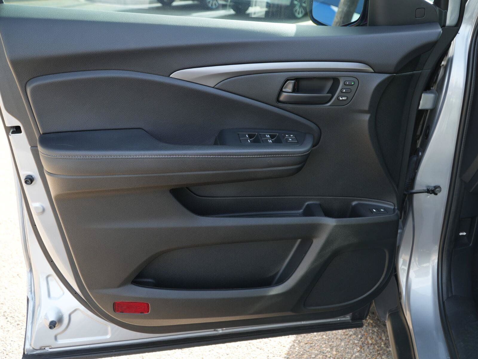 Used 2023 Honda Passport EX-L image 4