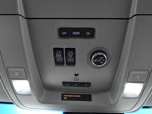 Used 2017 GMC Yukon XL Denali w/ Open Road Package image 40