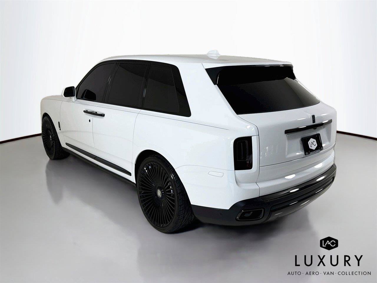 Used 2023 Rolls-Royce Cullinan Black Badge w/ Dark Exterior Package AWD/4WD image 6