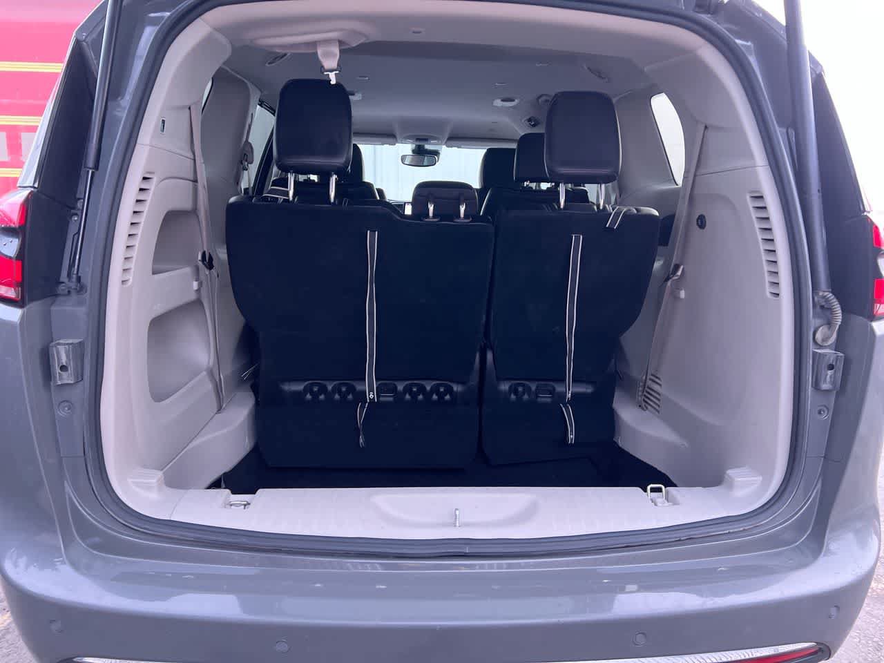 Used 2023 Chrysler Pacifica Touring-L FWD image 26