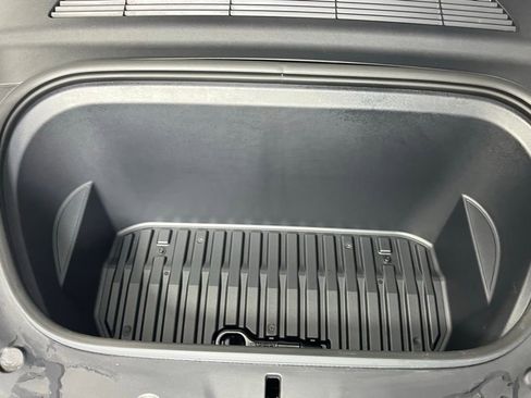 Used 2024 Tesla Model Y Performance image 33